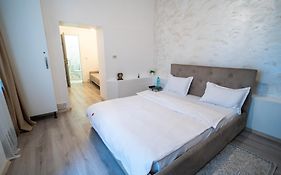 Barrique 17 - Breakfast At Restaurant & Minibar - Old Town